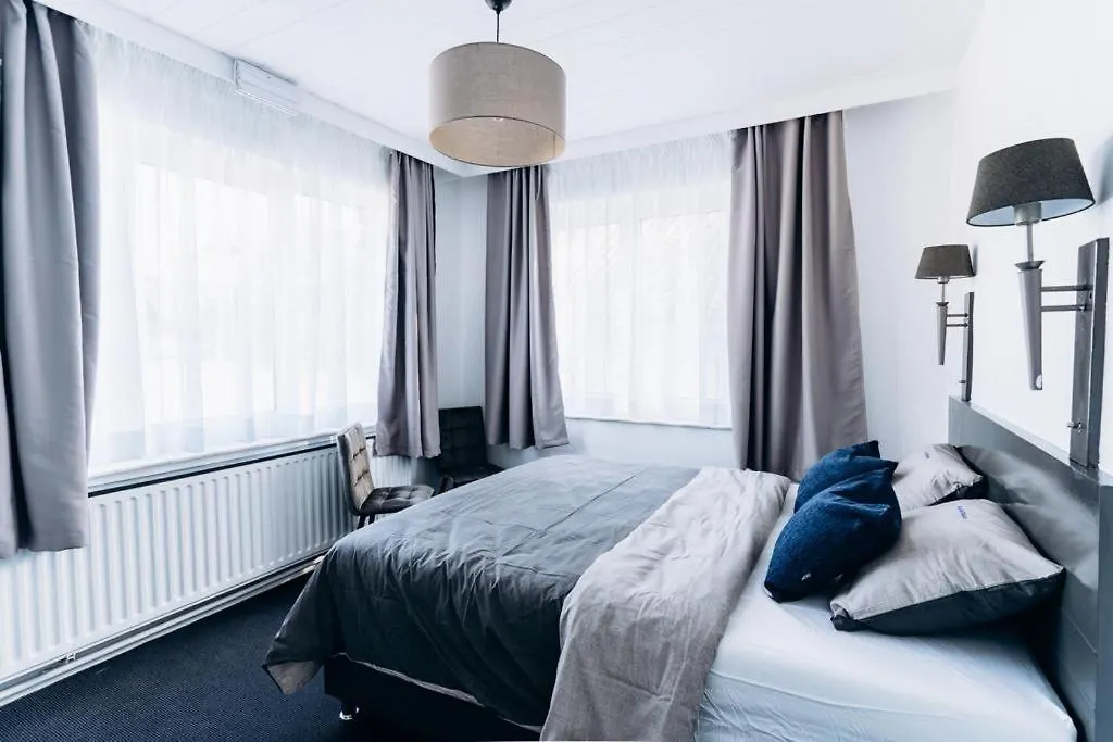 Atomihotel: Contemporary Comfort Steps From The Atomium! Brussels
